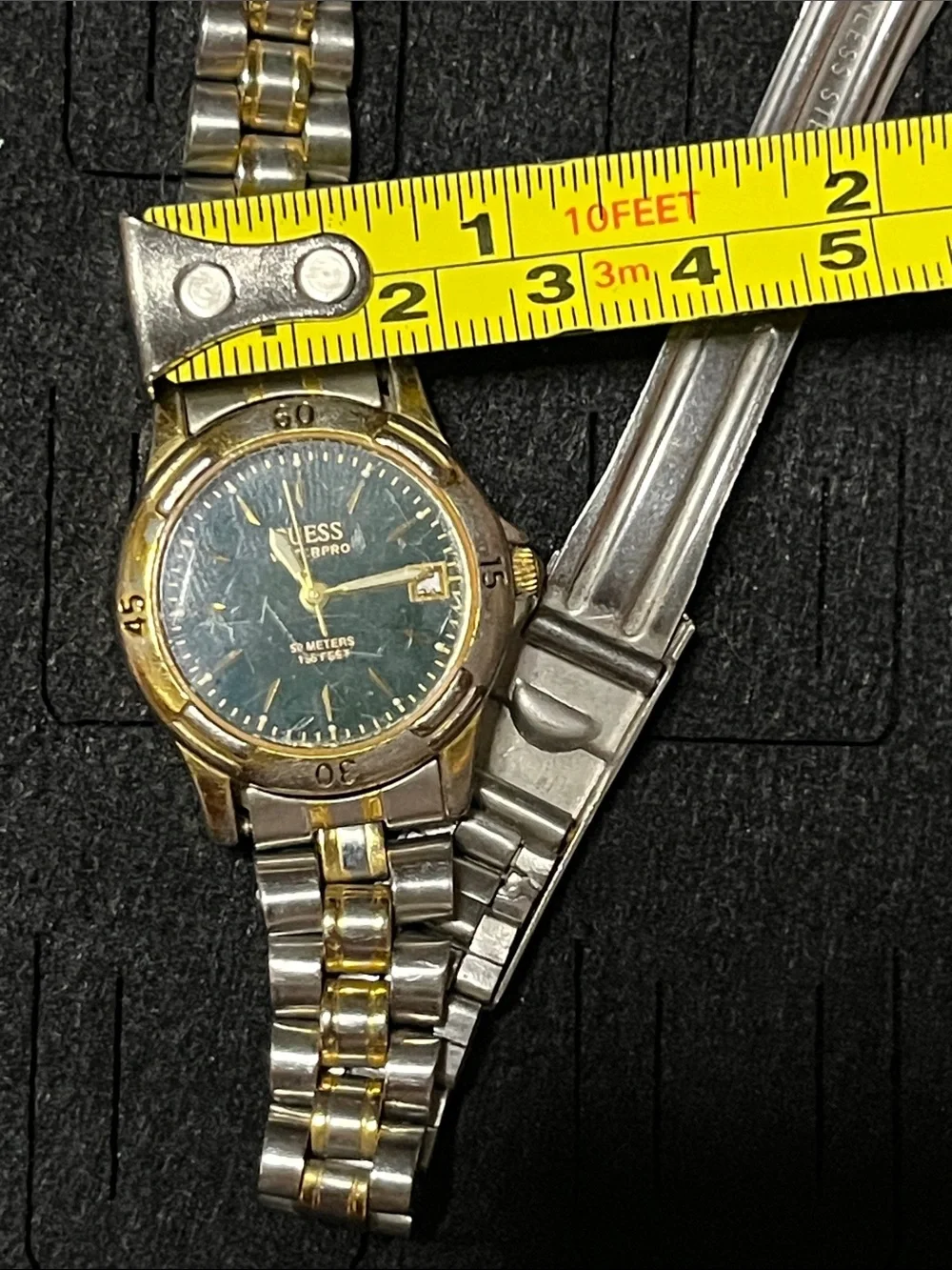 Guess women watch